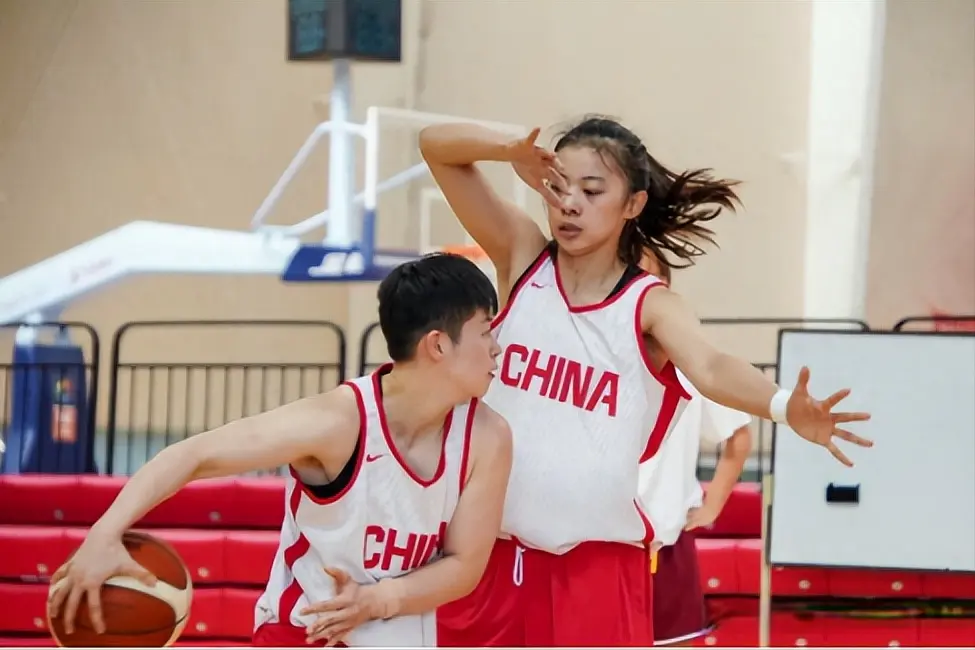 配先查 中国女篮开始集训！宫鲁鸣带队：韩旭、杨舒予、徐凤威等状态出色